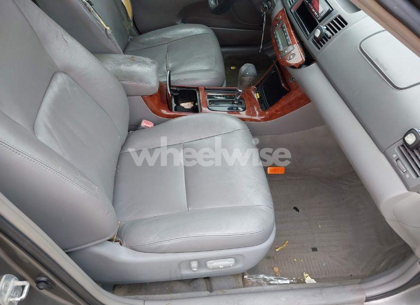 Photo 5 of 2005 Toyota Camry XLE V6 (VIN 4T1BF32K95U617917)