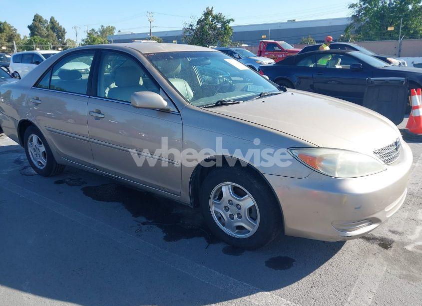 2002 Toyota Camry LE V6 (VIN 4T1BF32KX2U034414) main photo