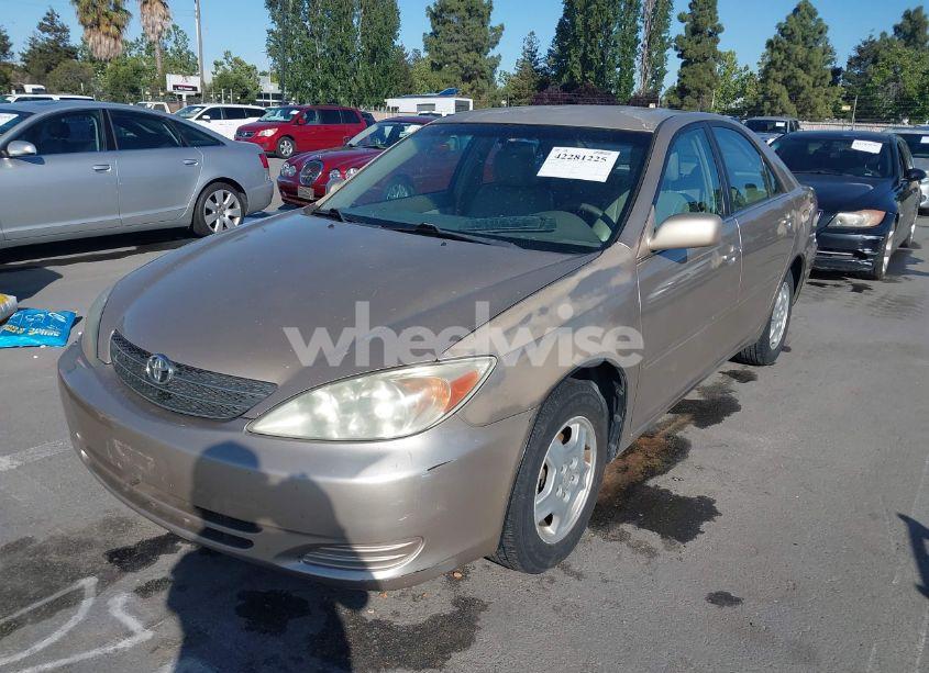 Photo 6 of 2002 Toyota Camry LE V6 (VIN 4T1BF32KX2U034414)