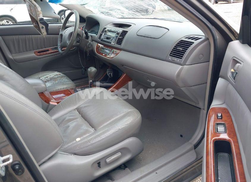 Photo 5 of 2002 Toyota Camry XLE V6 (VIN 4T1BF32KX2U511780)