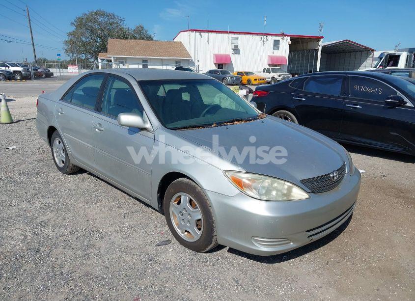 2003 Toyota Camry LE V6 (VIN 4T1BF32KX3U563279) main photo