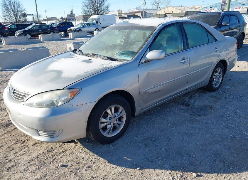 Photo 2 of 2005 Toyota Camry LE V6/XLE V6 (VIN 4T1BF32KX5U086212)