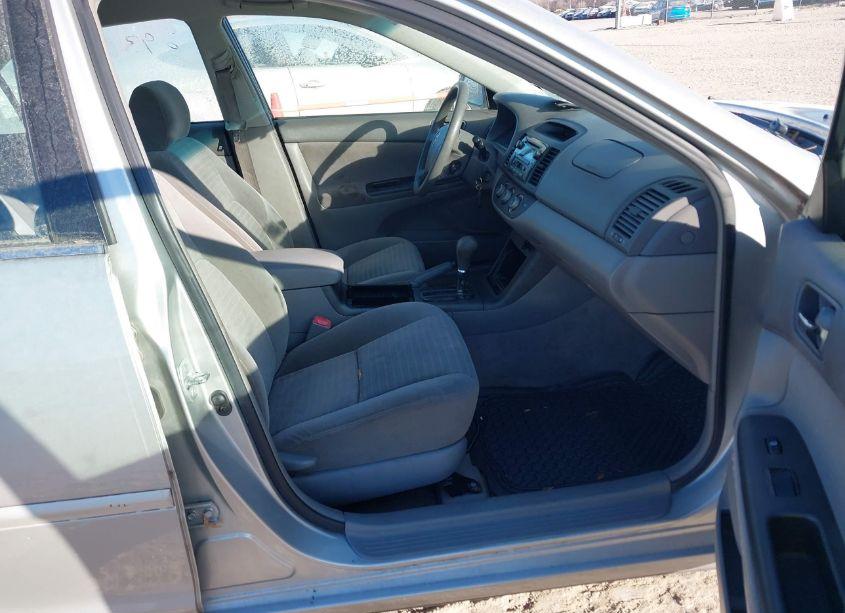 Photo 5 of 2005 Toyota Camry LE V6/XLE V6 (VIN 4T1BF32KX5U086212)