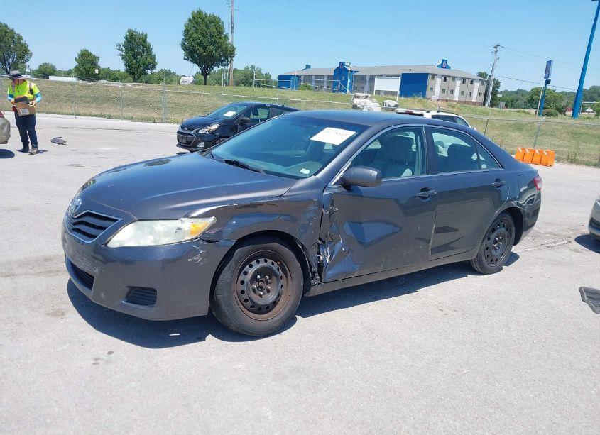 Photo 2 of 2010 Toyota Camry LE (VIN 4T1BF3EK0AU096799)