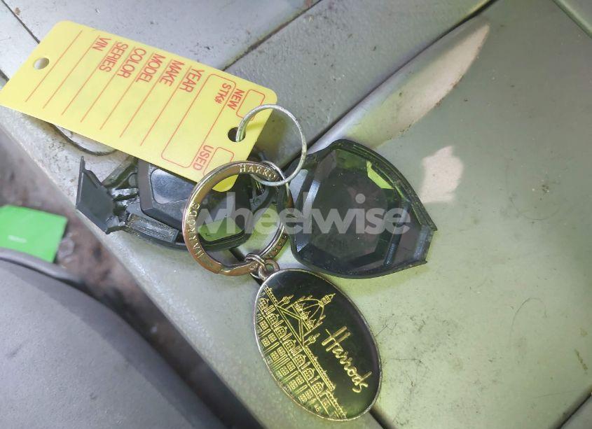 Photo 11 of 2010 Toyota Camry LE (VIN 4T1BF3EK0AU107932)