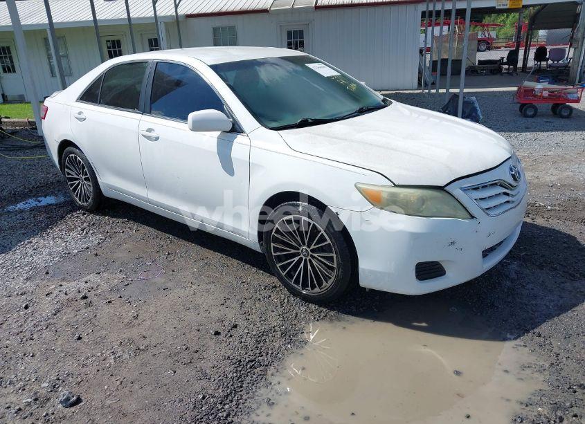 2010 Toyota Camry LE (VIN 4T1BF3EK0AU559749) main photo
