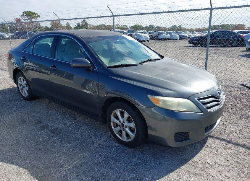 2010 Toyota Camry LE (VIN 4T1BF3EK0AU579581) main photo