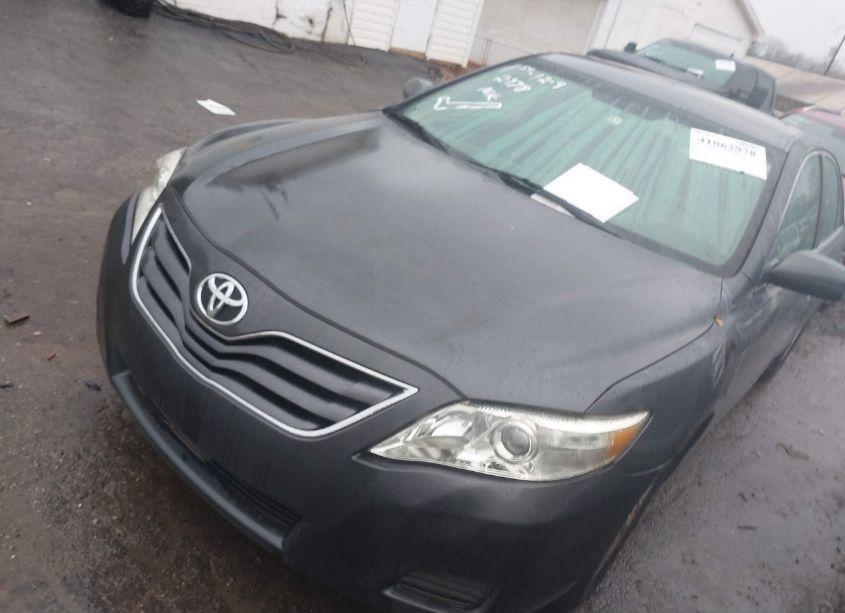 Photo 2 of 2011 Toyota Camry LE (VIN 4T1BF3EK0BU120018)