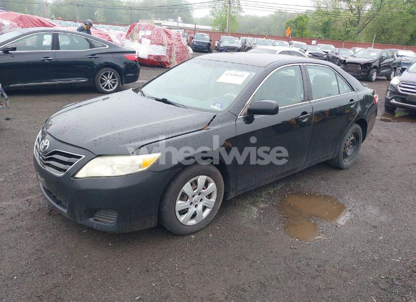 Photo 2 of 2011 Toyota Camry LE (VIN 4T1BF3EK0BU136641)