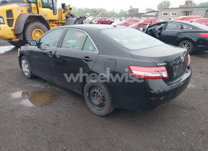 Photo 3 of 2011 Toyota Camry LE (VIN 4T1BF3EK0BU136641)