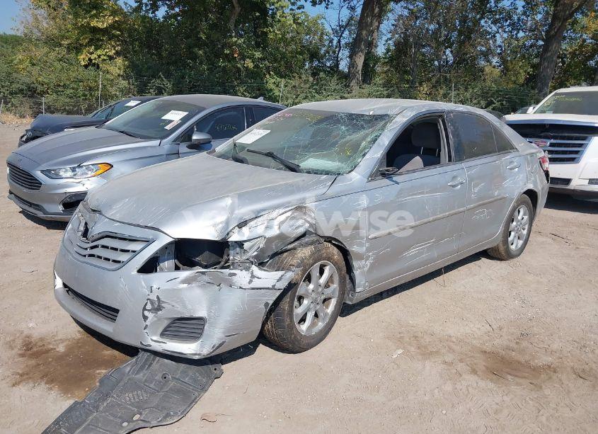 Photo 2 of 2011 Toyota Camry LE (VIN 4T1BF3EK0BU141547)