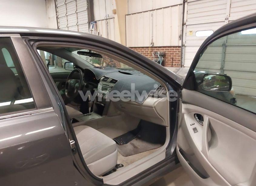 Photo 5 of 2011 Toyota Camry LE (VIN 4T1BF3EK0BU141810)