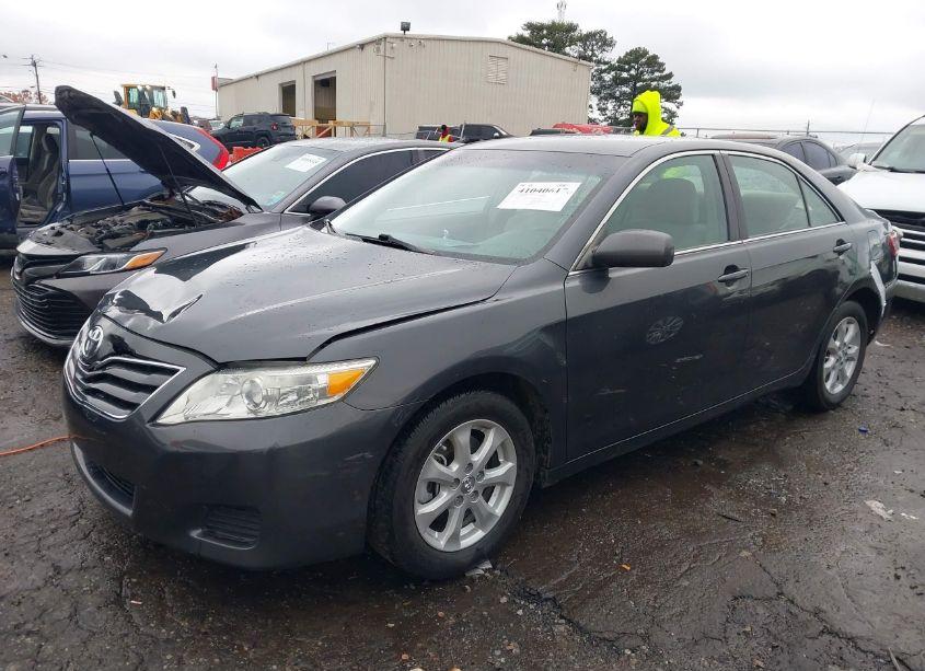 Photo 2 of 2011 Toyota Camry LE (VIN 4T1BF3EK0BU165430)