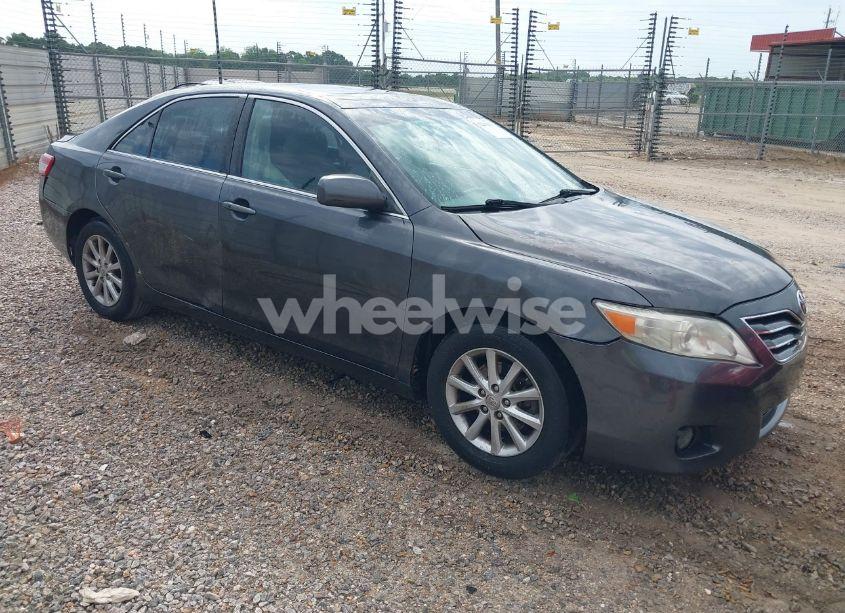 2011 Toyota Camry XLE (VIN 4T1BF3EK0BU189369) main photo