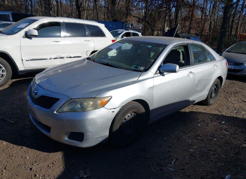 Photo 2 of 2011 Toyota Camry LE (VIN 4T1BF3EK0BU189694)