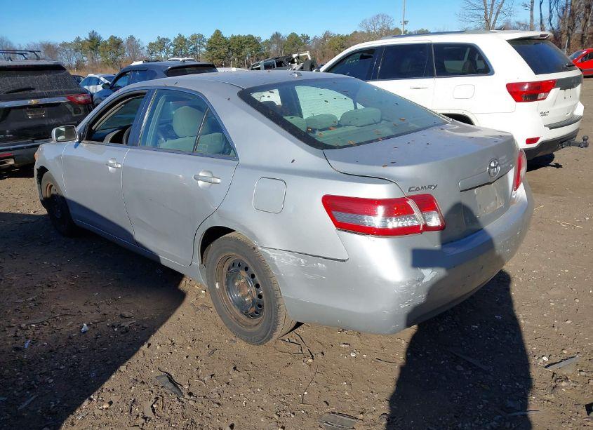 Photo 3 of 2011 Toyota Camry LE (VIN 4T1BF3EK0BU189694)