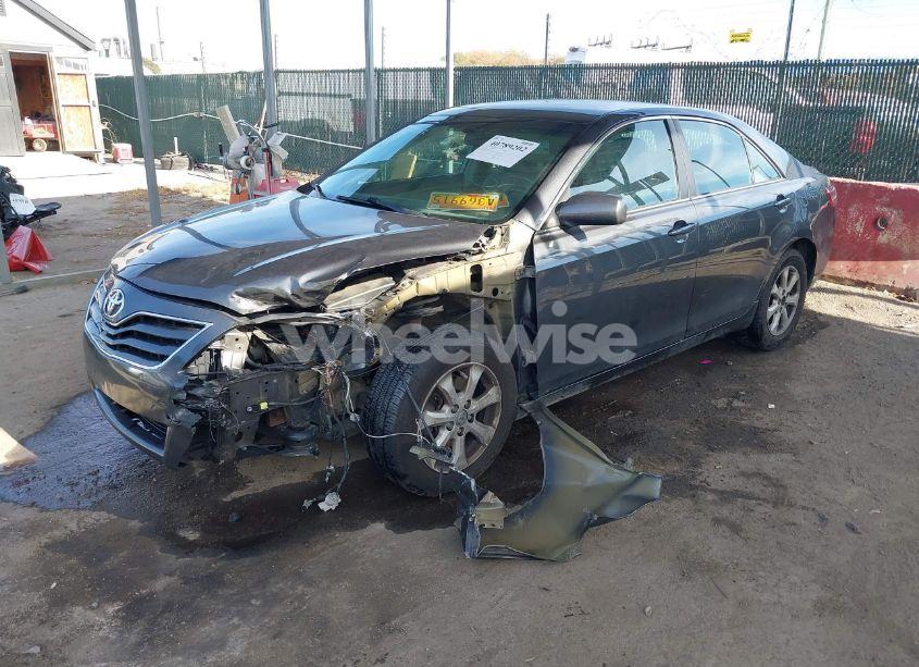 Photo 2 of 2011 Toyota Camry LE (VIN 4T1BF3EK0BU216070)