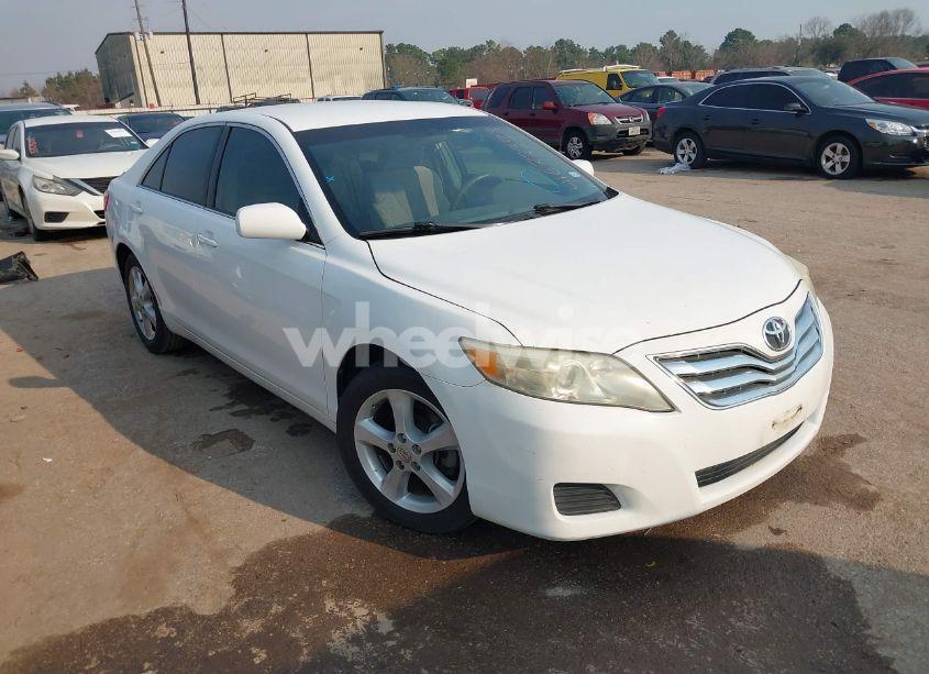 2011 Toyota Camry LE (VIN 4T1BF3EK0BU585771) main photo