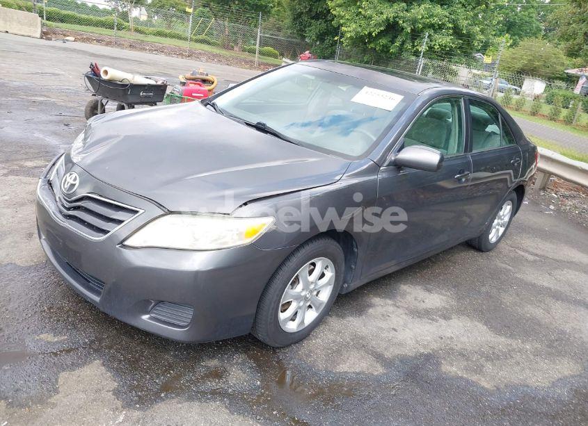 Photo 2 of 2011 Toyota Camry LE (VIN 4T1BF3EK0BU611186)