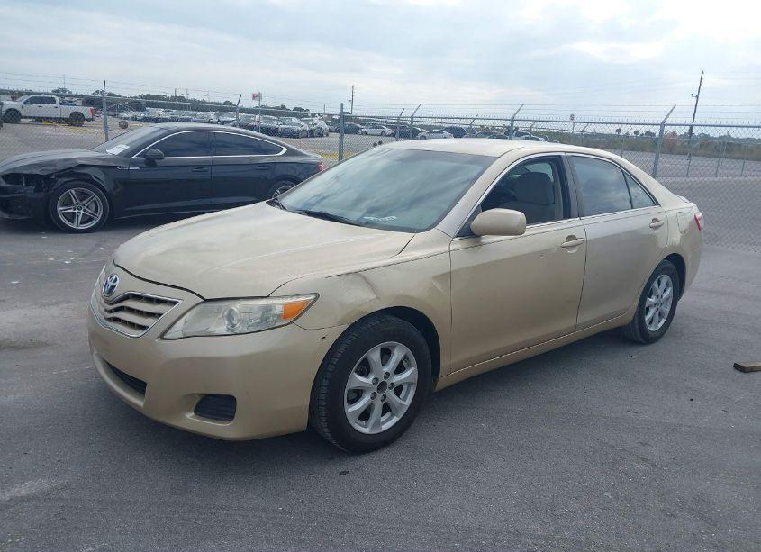 Photo 2 of 2011 Toyota Camry LE (VIN 4T1BF3EK0BU641692)