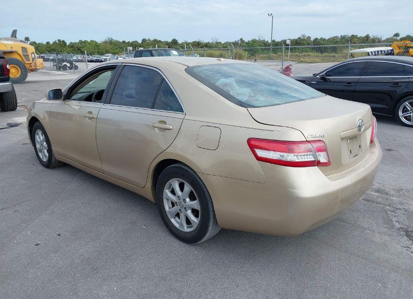Photo 3 of 2011 Toyota Camry LE (VIN 4T1BF3EK0BU641692)