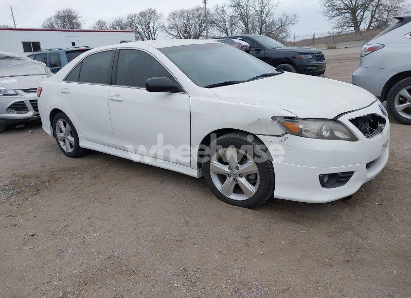 2011 Toyota Camry SE (VIN 4T1BF3EK0BU647332) main photo