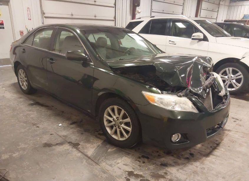 2011 Toyota Camry XLE (VIN 4T1BF3EK0BU651090) main photo