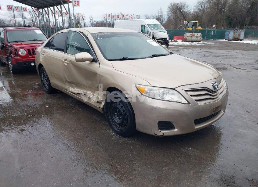 2011 Toyota Camry LE (VIN 4T1BF3EK0BU677379) main photo