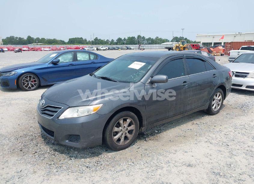 Photo 2 of 2011 Toyota Camry LE (VIN 4T1BF3EK0BU678810)