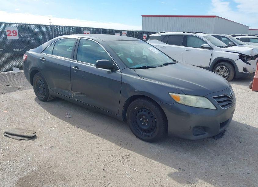 2011 Toyota Camry LE (VIN 4T1BF3EK0BU680170) main photo