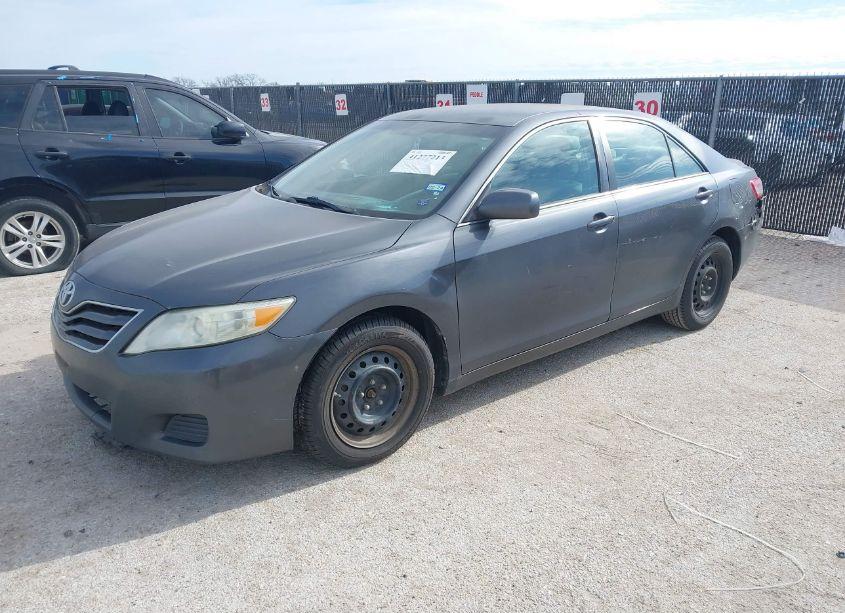 Photo 2 of 2011 Toyota Camry LE (VIN 4T1BF3EK0BU680170)