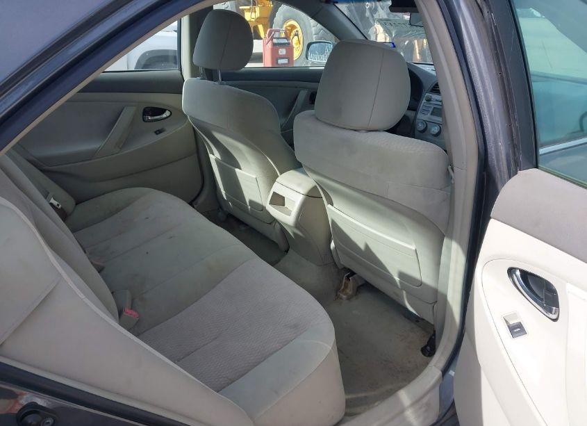 Photo 8 of 2011 Toyota Camry LE (VIN 4T1BF3EK0BU680170)