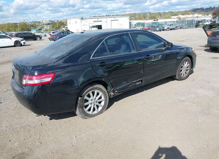 Photo 4 of 2011 Toyota Camry XLE (VIN 4T1BF3EK0BU752808)