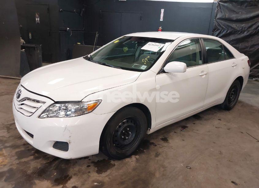 Photo 2 of 2011 Toyota Camry LE (VIN 4T1BF3EK0BU772878)