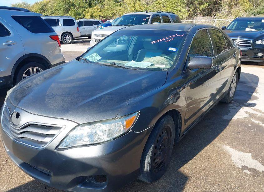 Photo 2 of 2010 Toyota Camry LE (VIN 4T1BF3EK1AU074374)