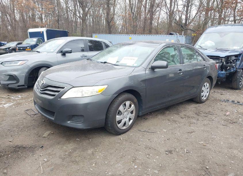 Photo 2 of 2010 Toyota Camry LE (VIN 4T1BF3EK1AU089280)