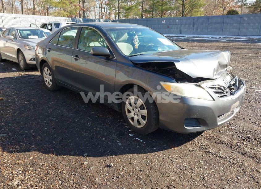 2010 Toyota Camry LE (VIN 4T1BF3EK1AU097928) main photo