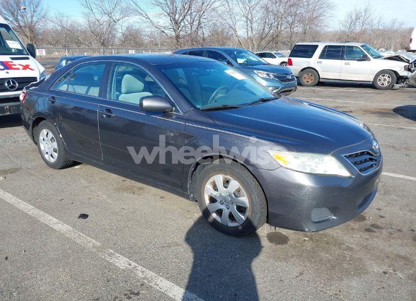 2010 Toyota Camry LE (VIN 4T1BF3EK1AU102335) main photo