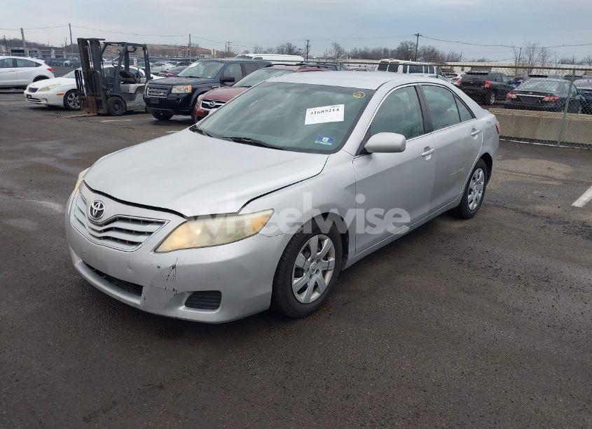 Photo 2 of 2010 Toyota Camry LE (VIN 4T1BF3EK1AU104649)