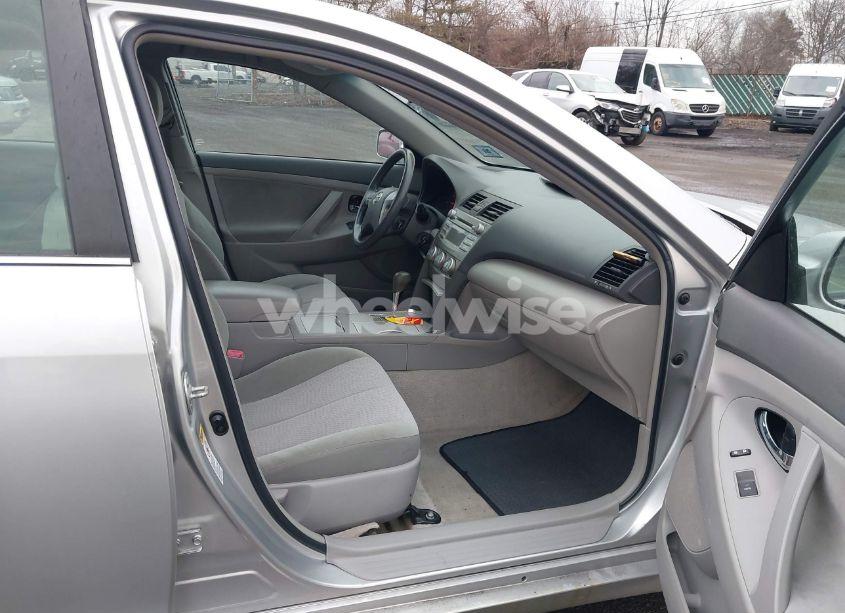 Photo 5 of 2010 Toyota Camry LE (VIN 4T1BF3EK1AU104649)