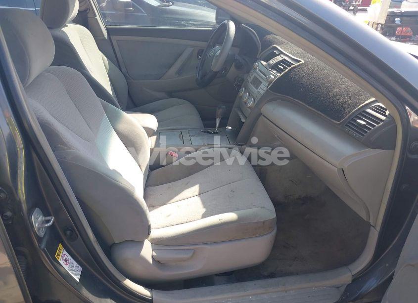 Photo 5 of 2011 Toyota Camry LE (VIN 4T1BF3EK1BU133120)