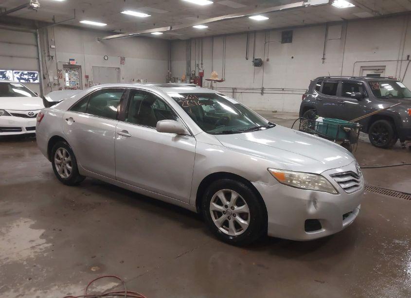 2011 Toyota Camry LE (VIN 4T1BF3EK1BU139032) main photo
