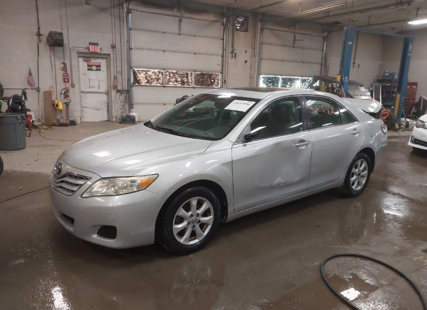 Photo 2 of 2011 Toyota Camry LE (VIN 4T1BF3EK1BU139032)