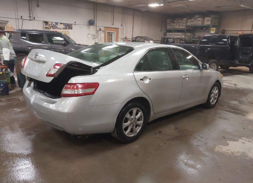 Photo 4 of 2011 Toyota Camry LE (VIN 4T1BF3EK1BU139032)