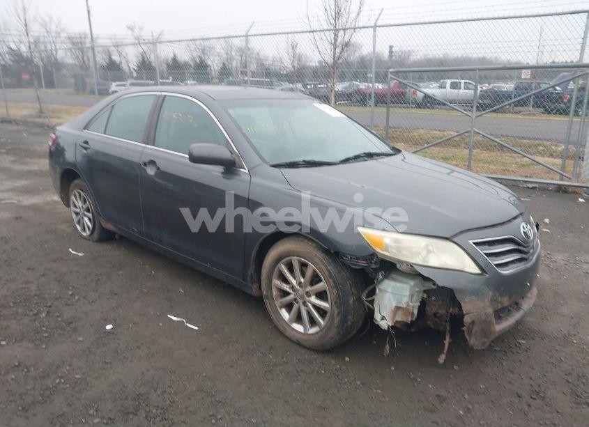2011 Toyota Camry XLE (VIN 4T1BF3EK1BU146207) main photo
