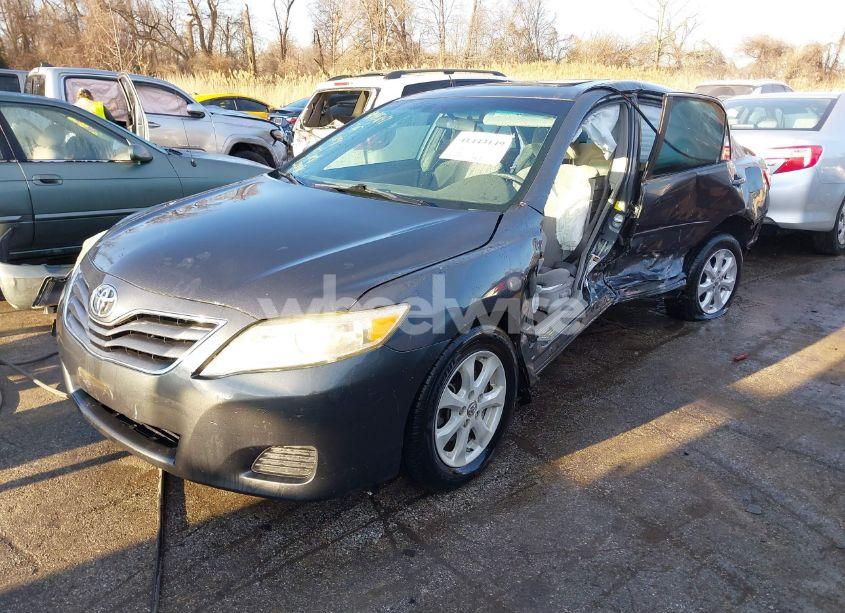 Photo 2 of 2011 Toyota Camry LE (VIN 4T1BF3EK1BU201674)