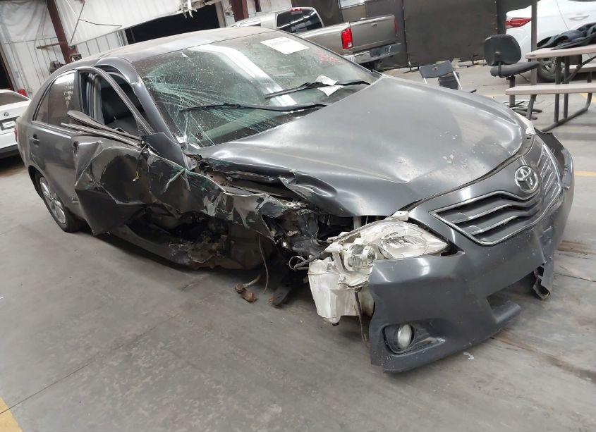 2011 Toyota Camry XLE (VIN 4T1BF3EK1BU225604) main photo