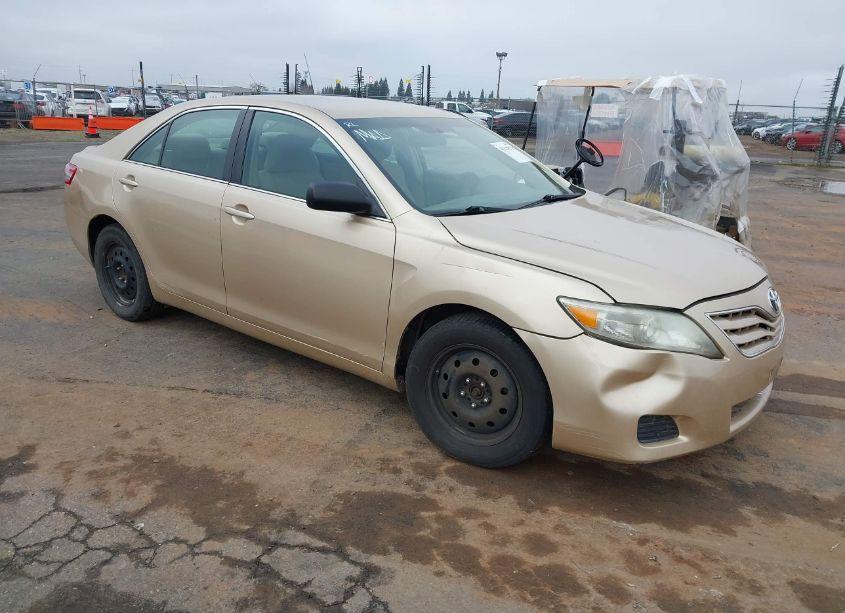 2011 Toyota Camry LE (VIN 4T1BF3EK1BU226901) main photo