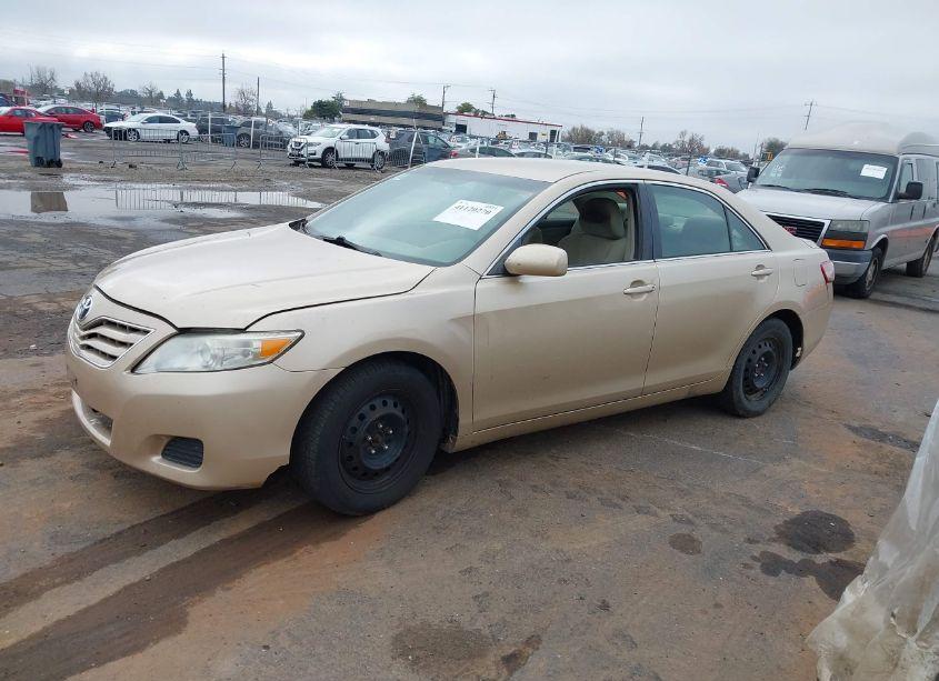 Photo 2 of 2011 Toyota Camry LE (VIN 4T1BF3EK1BU226901)