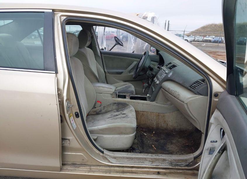 Photo 5 of 2011 Toyota Camry LE (VIN 4T1BF3EK1BU226901)